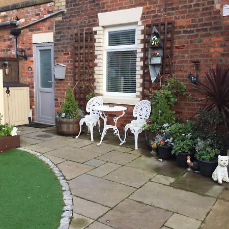 Leafy Lytham Central Lovely Ground Floor 1 Bedroom Apartment With Private Garden In Lytham Dog Friendly Lytham St Annes Exterior foto